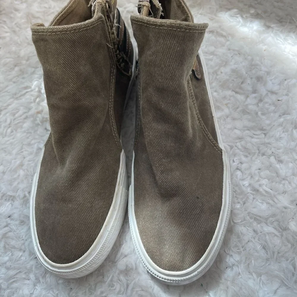 Blowfish canvas olive green ankle boots with side zipper size 7